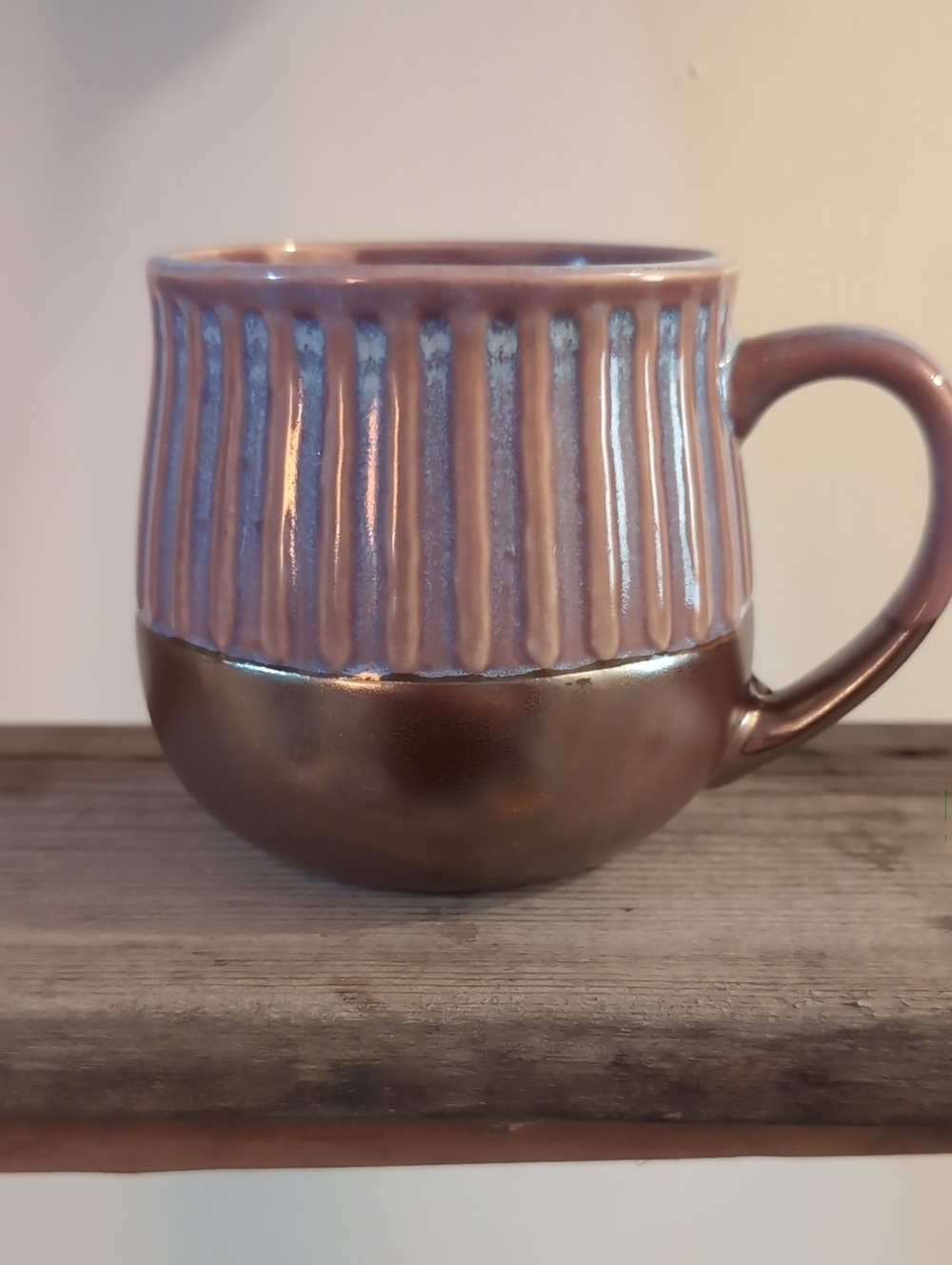 Potter's Corner Ribbed Accent Mug in Mauve and Bronze